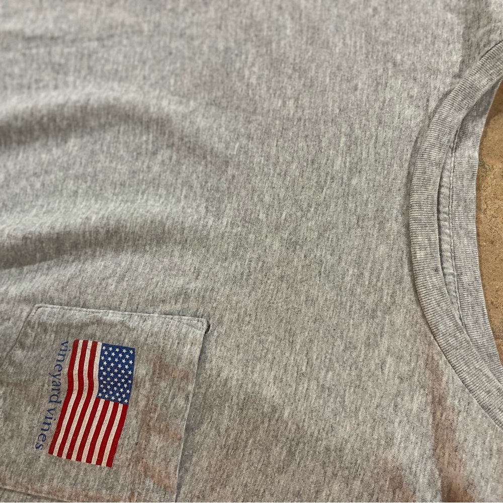 Two men’s Vineyard Vines tshirts GUC - Picture 5 of 11